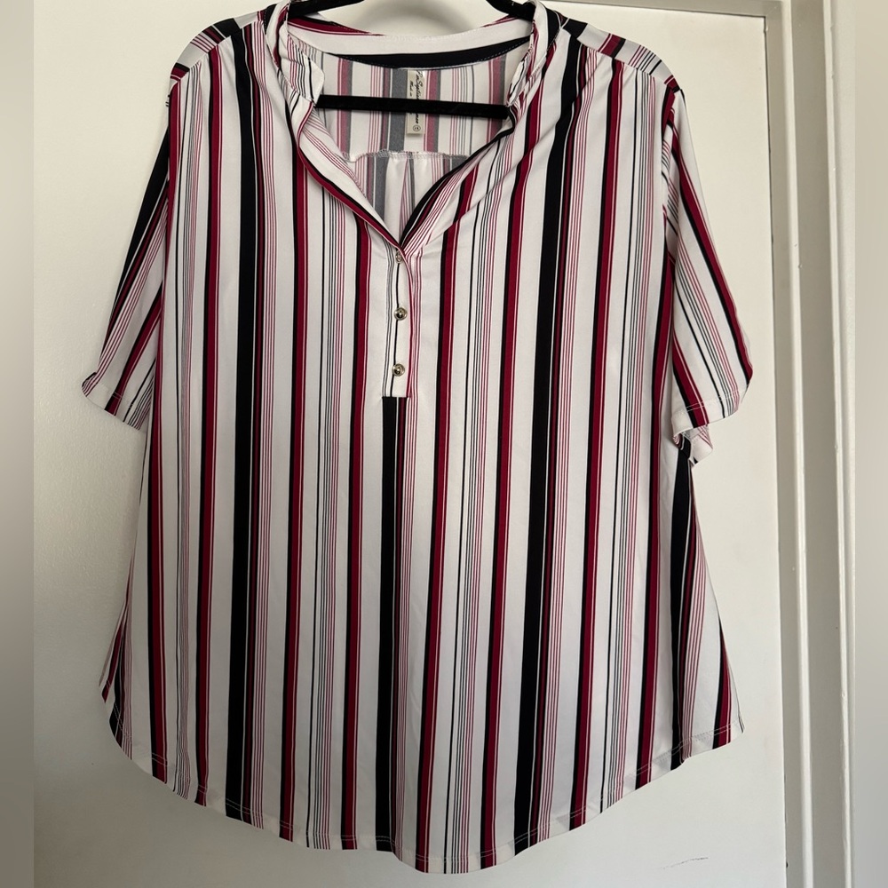 Women’s plus size top 1x red black white